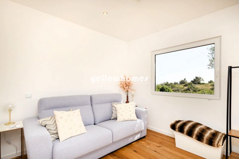 Moradia contemporânea T1+2 com piscina privada num condomínio fechado perto de Ferragudo